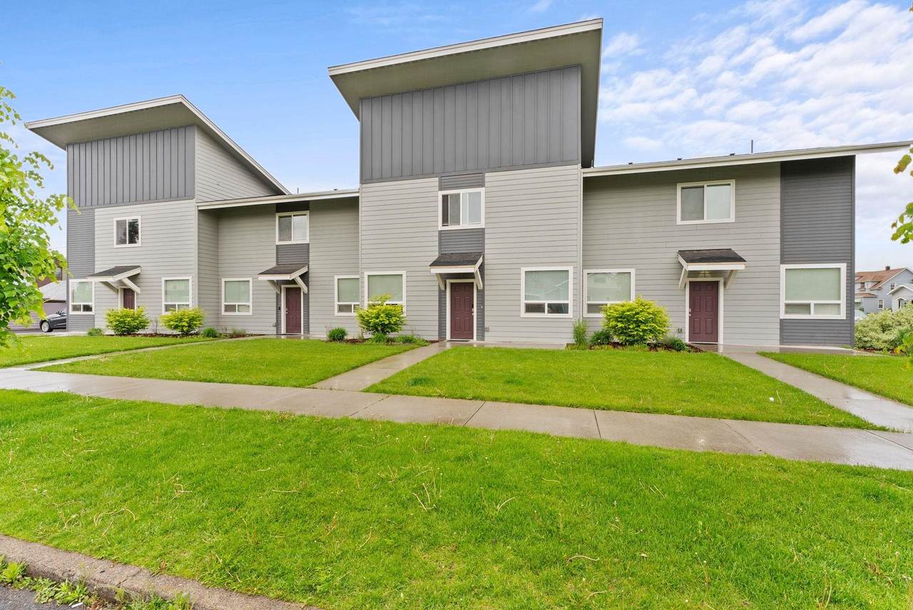 228 Baldwin Ave - Photo 1