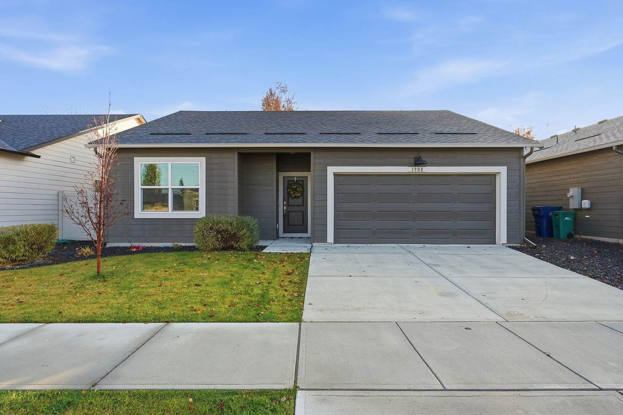 1908 Drummond Ct - Photo 1