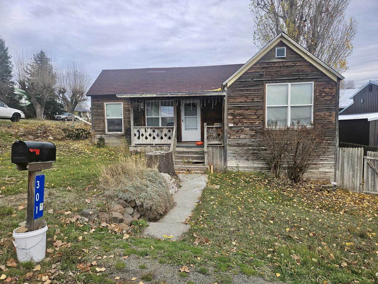 301 7th St - Photo 1