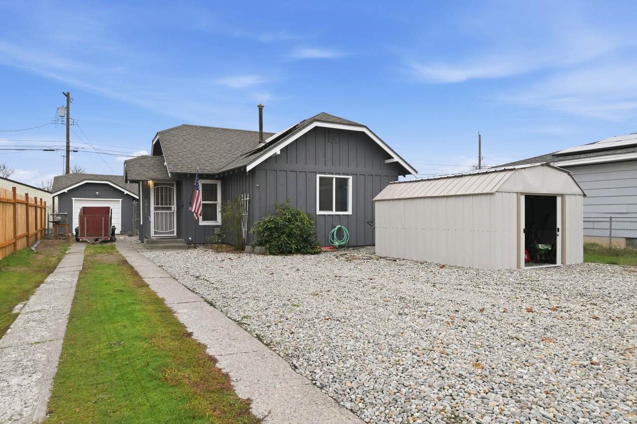 1818 Bismark Ave - Photo 1