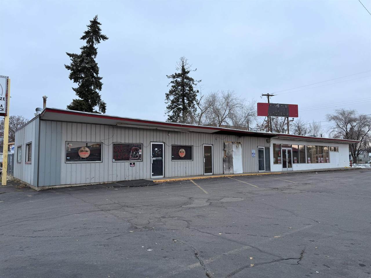 3003-3005 Mission Ave - Photo 1