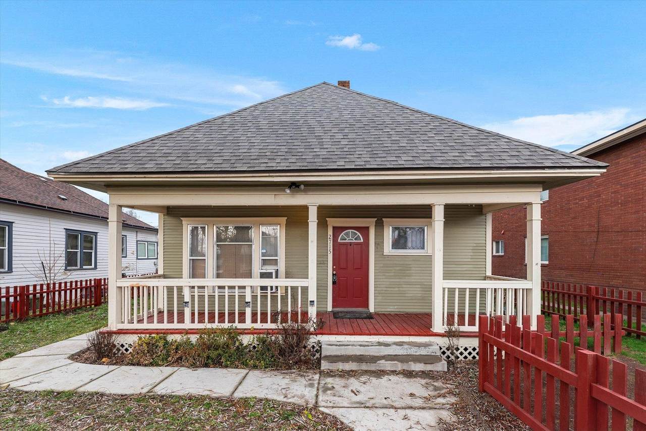 2715 Diamond Ave - Photo 1