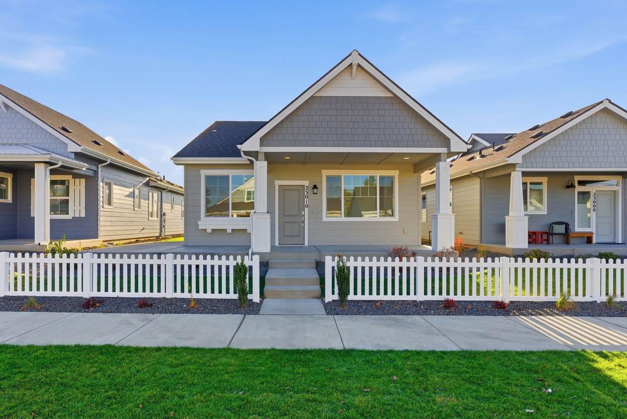 23010 Edgewater Ln - Photo 1