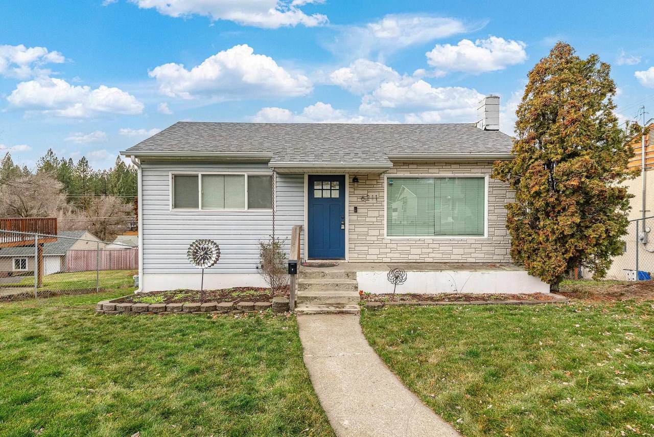 6211 Forest Blvd - Photo 1