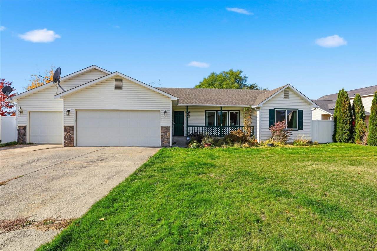 7912 Strawberry St - Photo 1