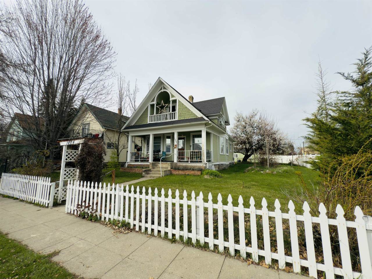 1804 Augusta Ave - Photo 1