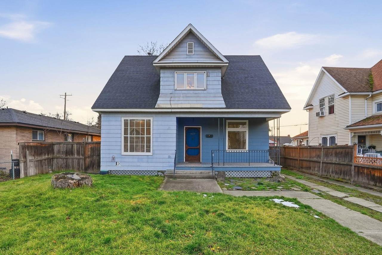 907 Fairview Ave - Photo 1