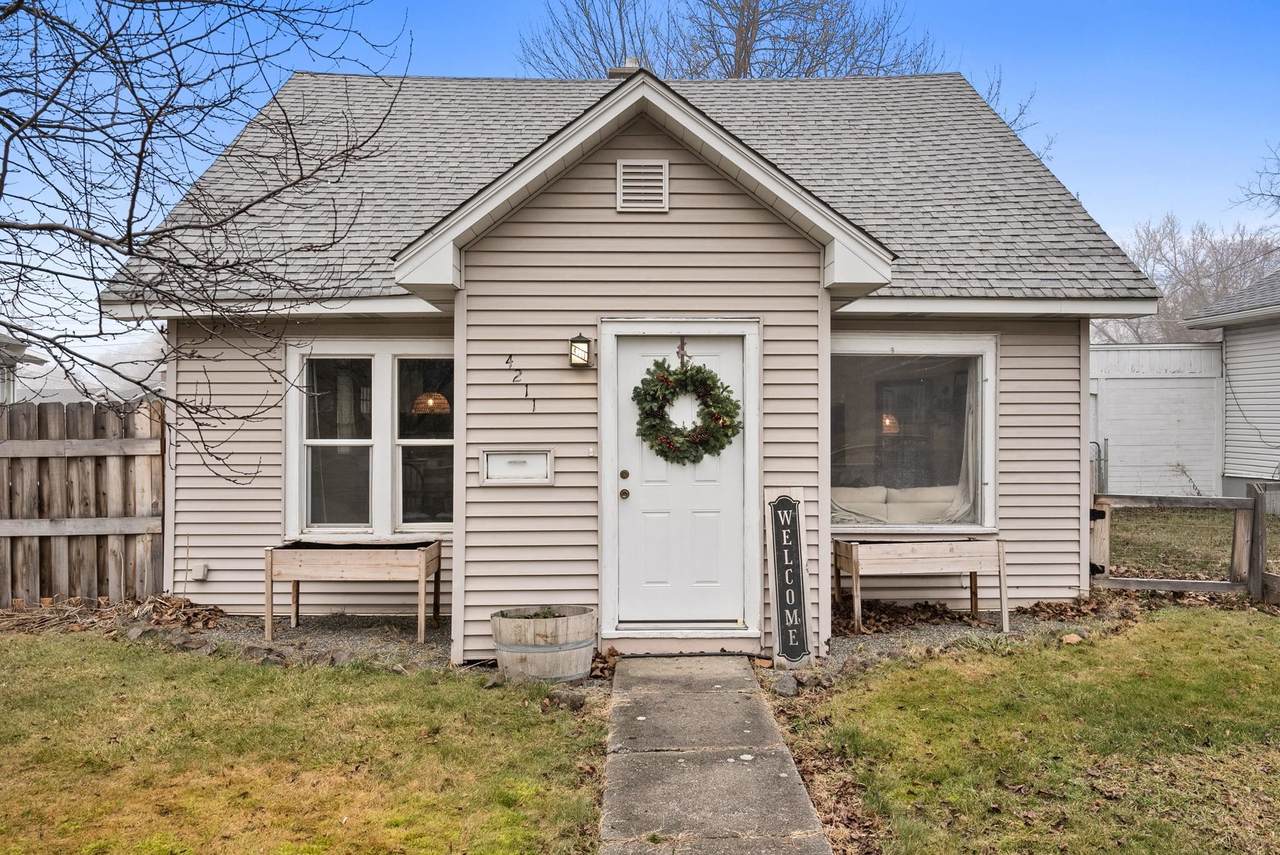 4211 Wall St - Photo 1