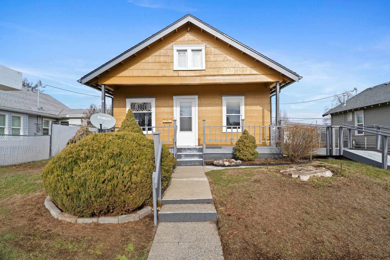 917 Longfellow Ave - Photo 1