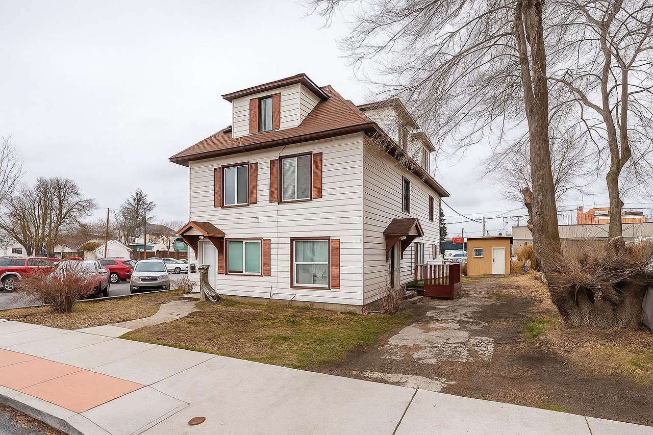 3011 Queen Ave - Photo 1