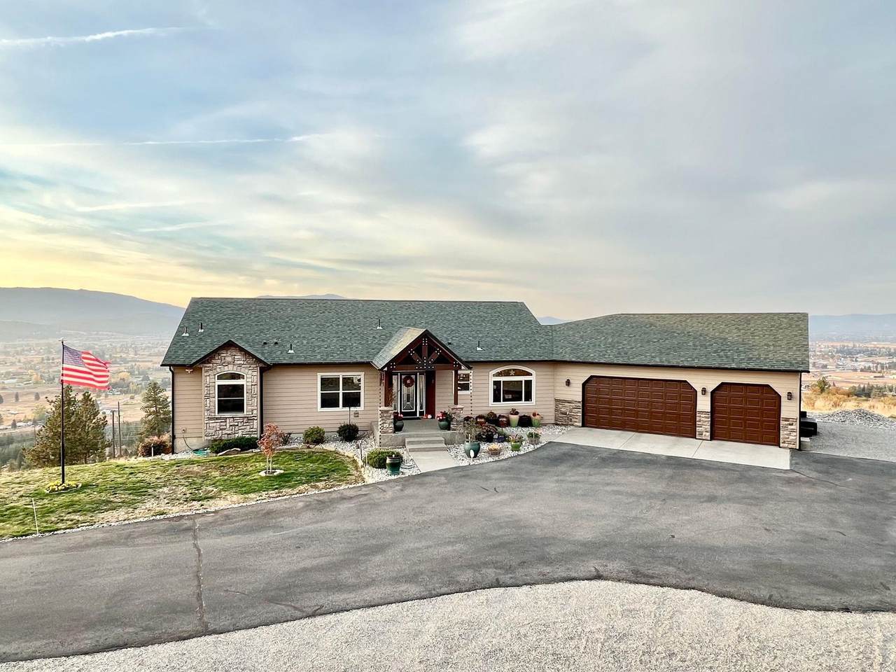 7009 Lynden Ln - Photo 1