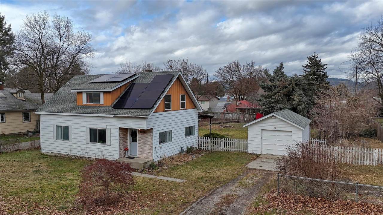 18601 Maxwell Ave - Photo 1