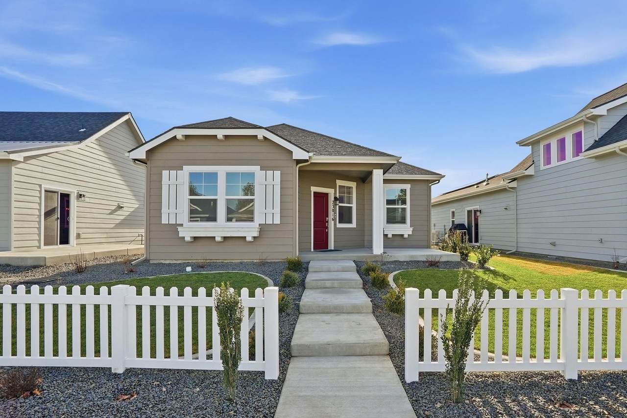 23016 Edgewater Ln - Photo 1