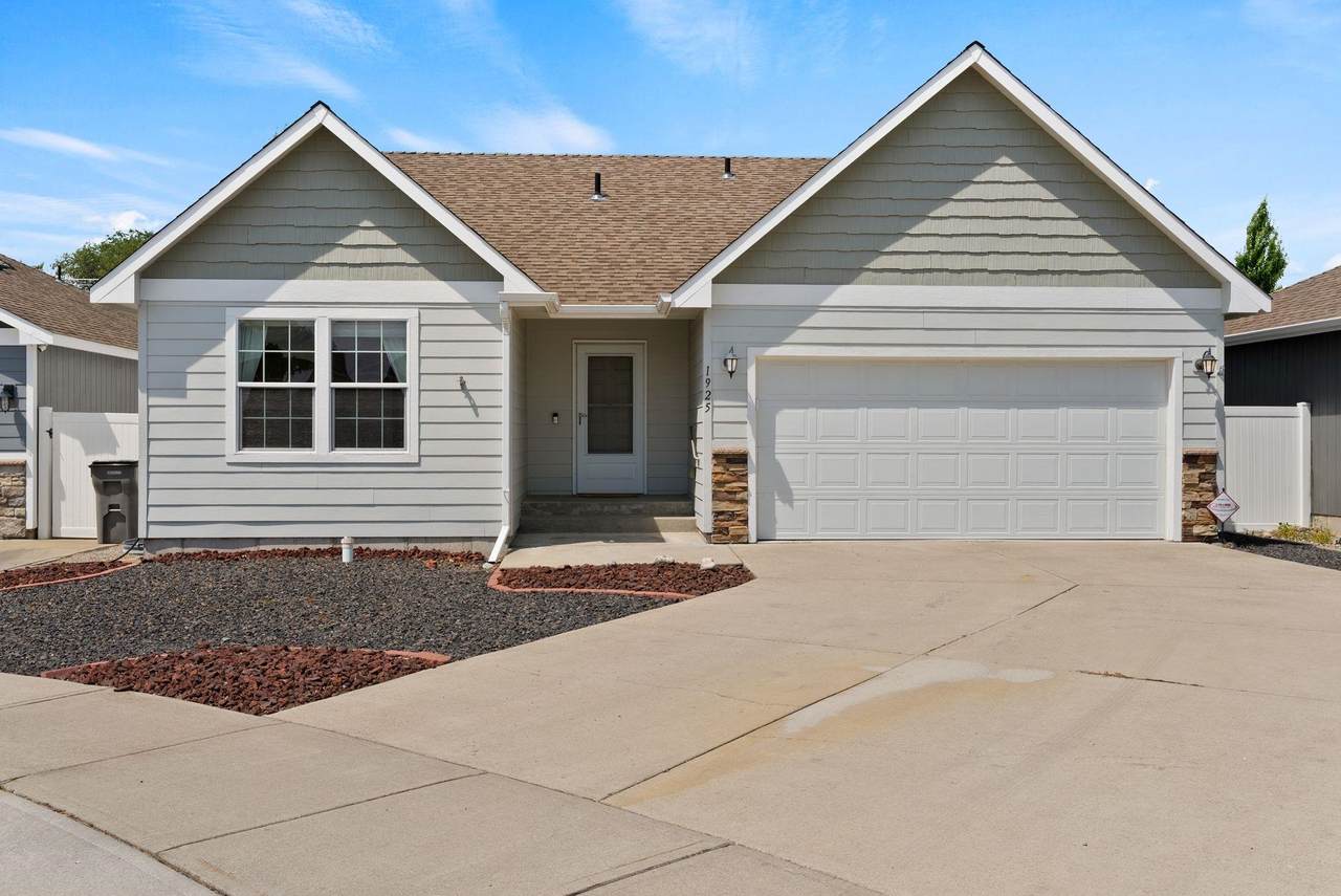 1925 Coach Dr - Photo 1