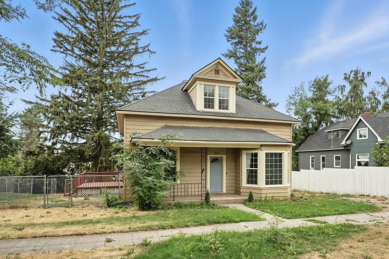 217 Broadway St - Photo 1