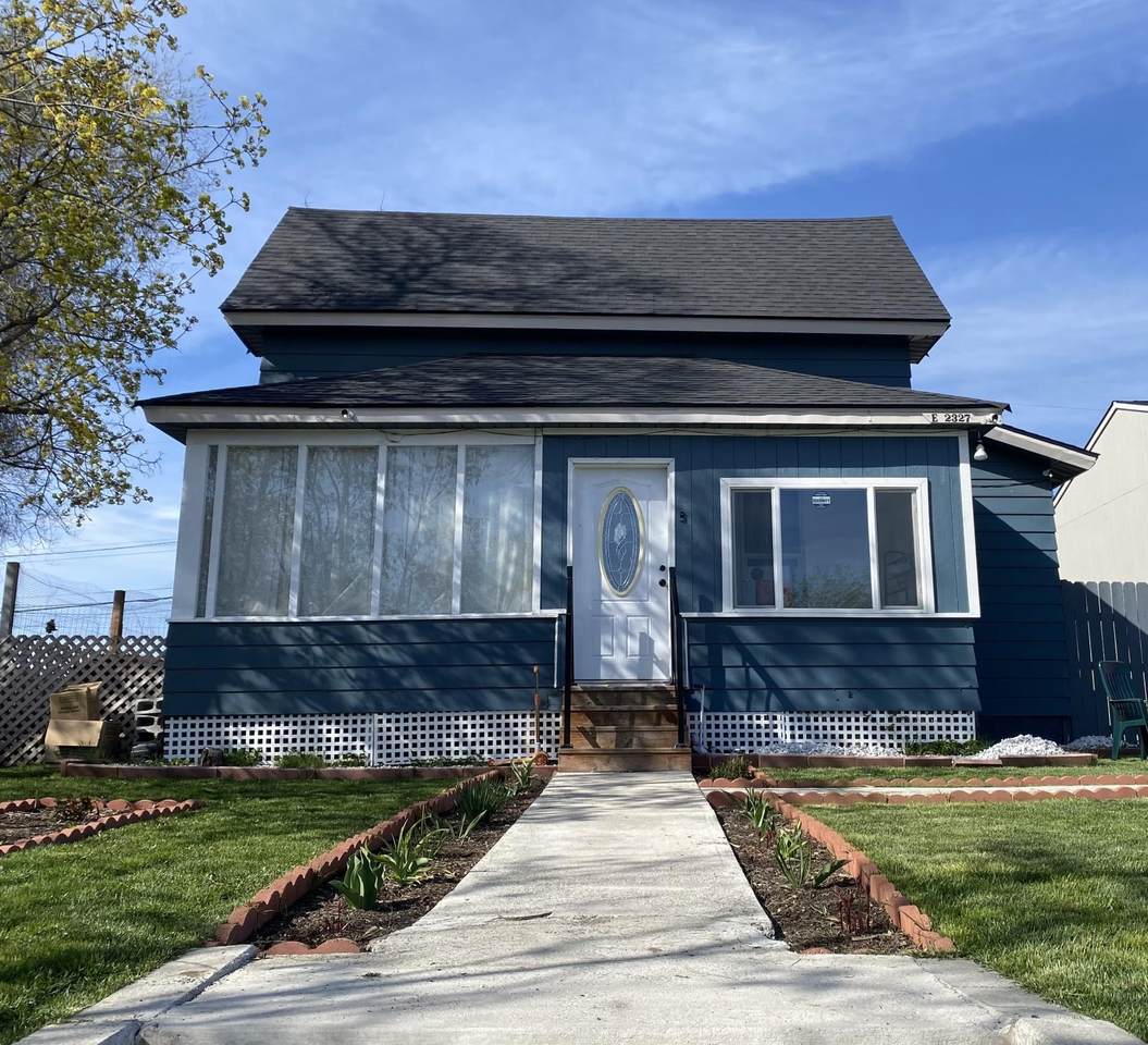 2327 Longfellow Ave - Photo 1