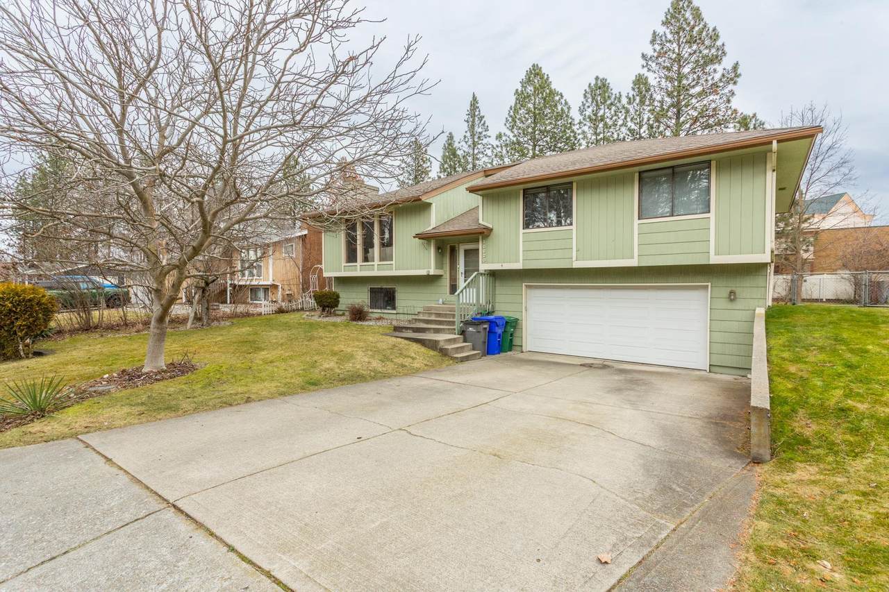 10620 College Place Dr - Photo 1