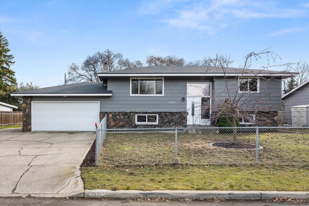 1711 Evergreen Rd - Photo 1