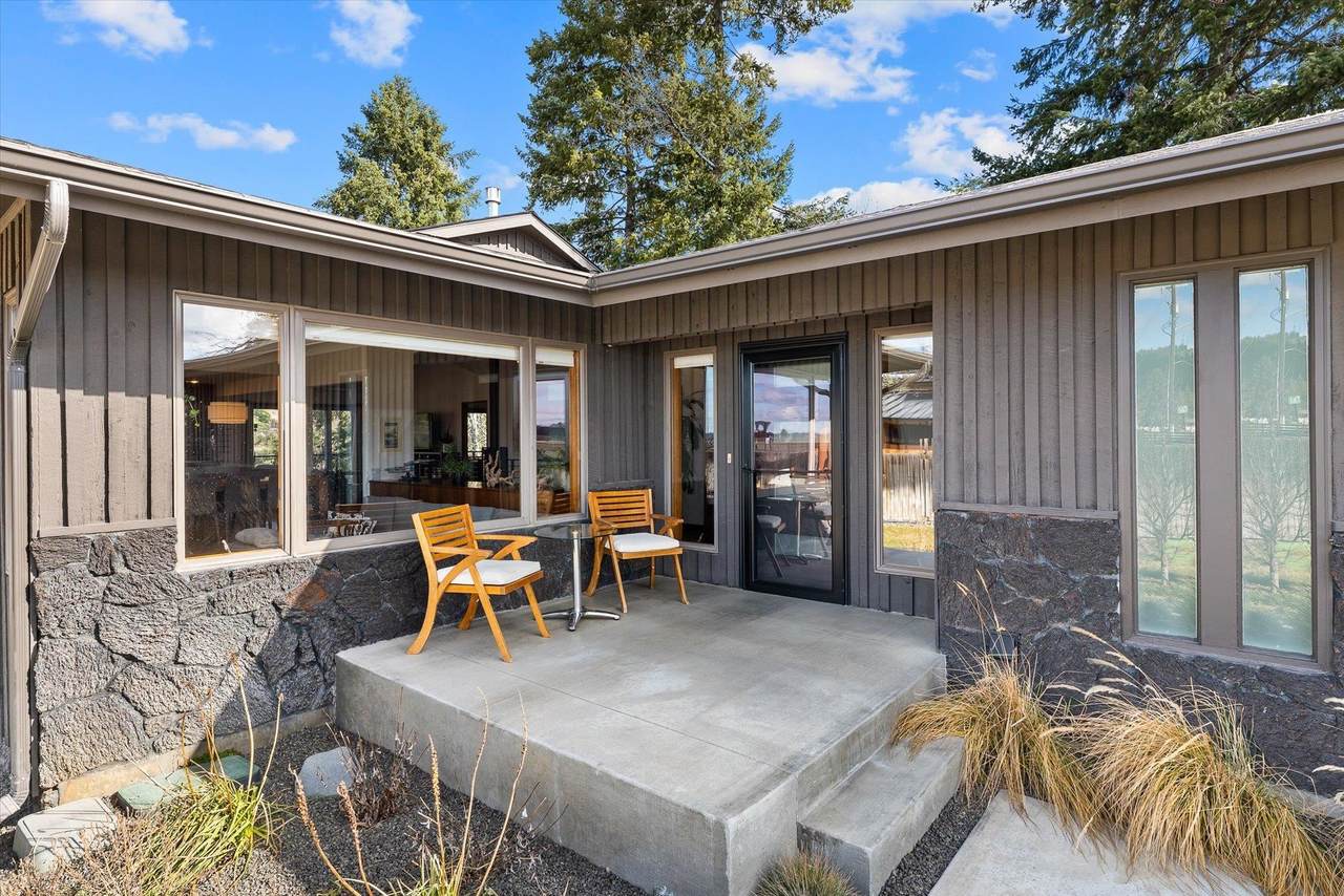 7515 E South Riverway Ave - Photo 1