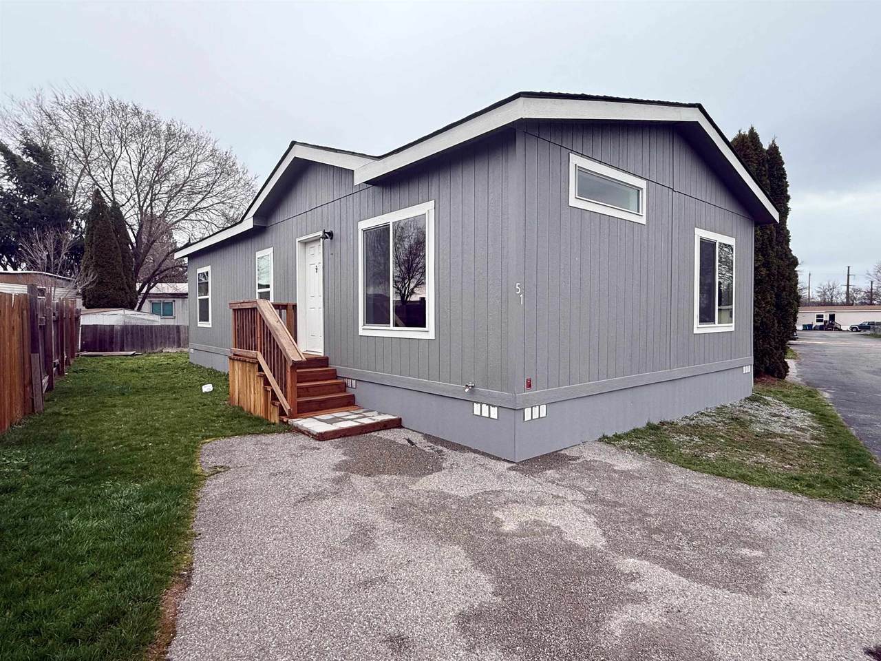 19625-#51 Wellesley  #51 Ave - Photo 1