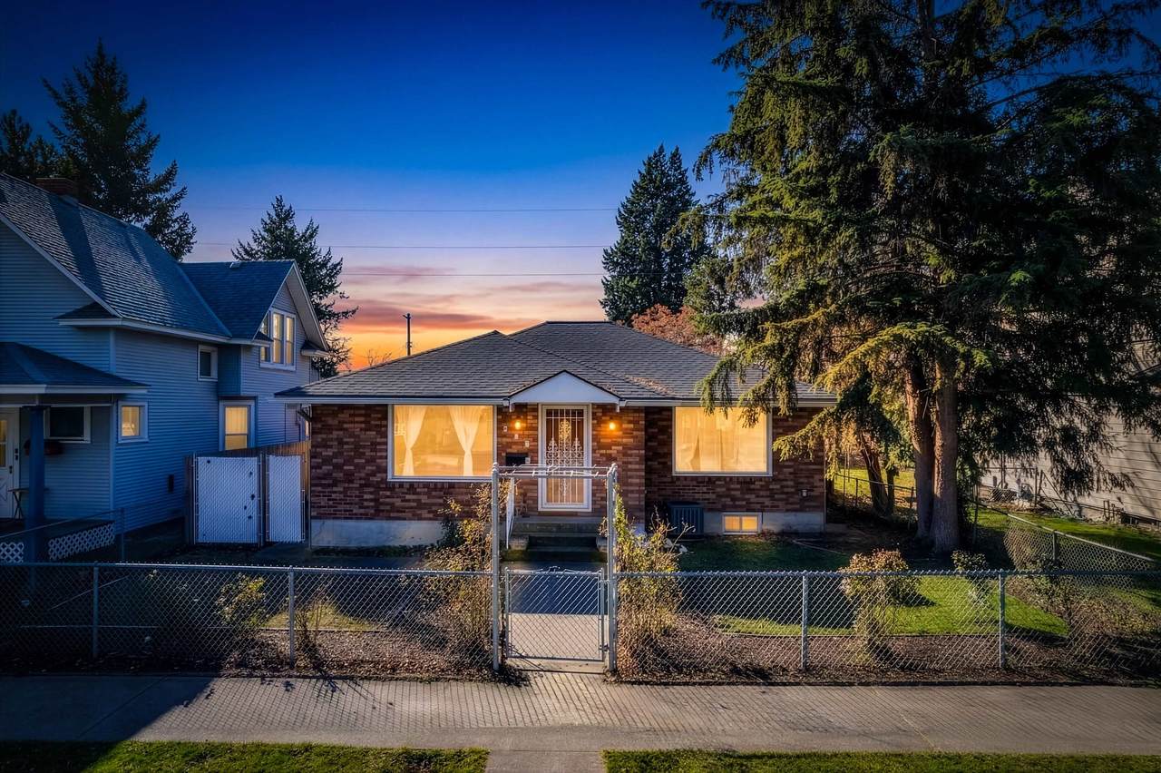 942 Baldwin Ave - Photo 1
