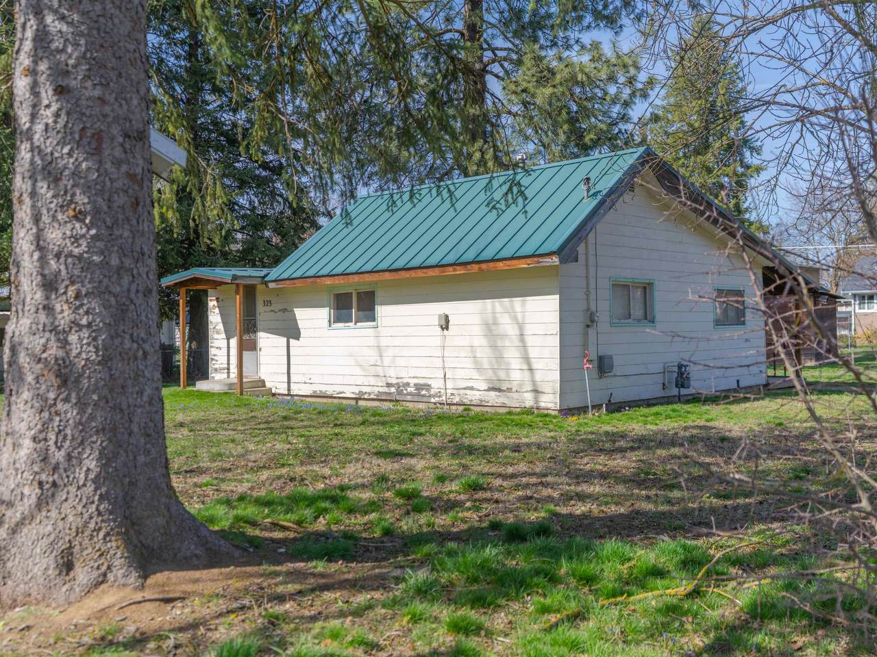 323 D St - Photo 1