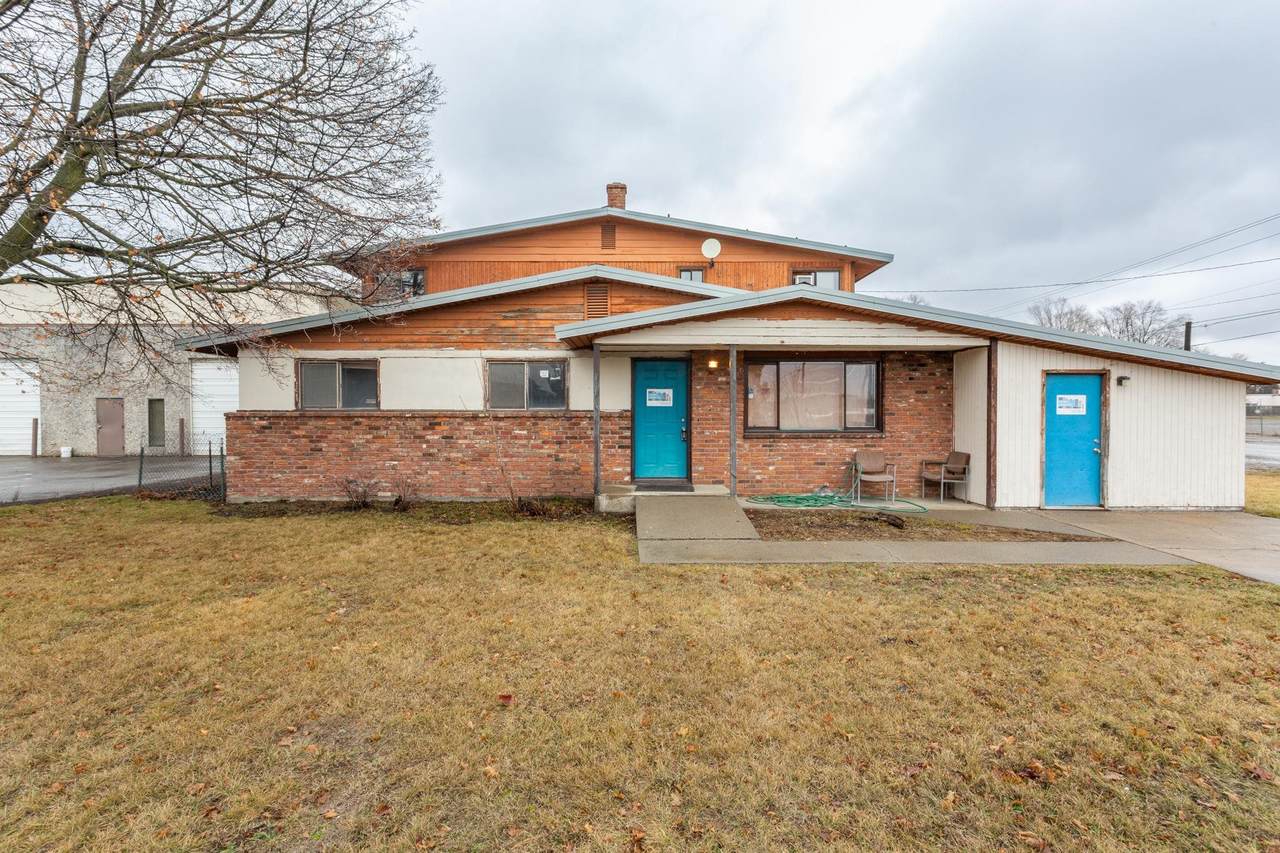 10623 Montgomery Ave - Photo 1