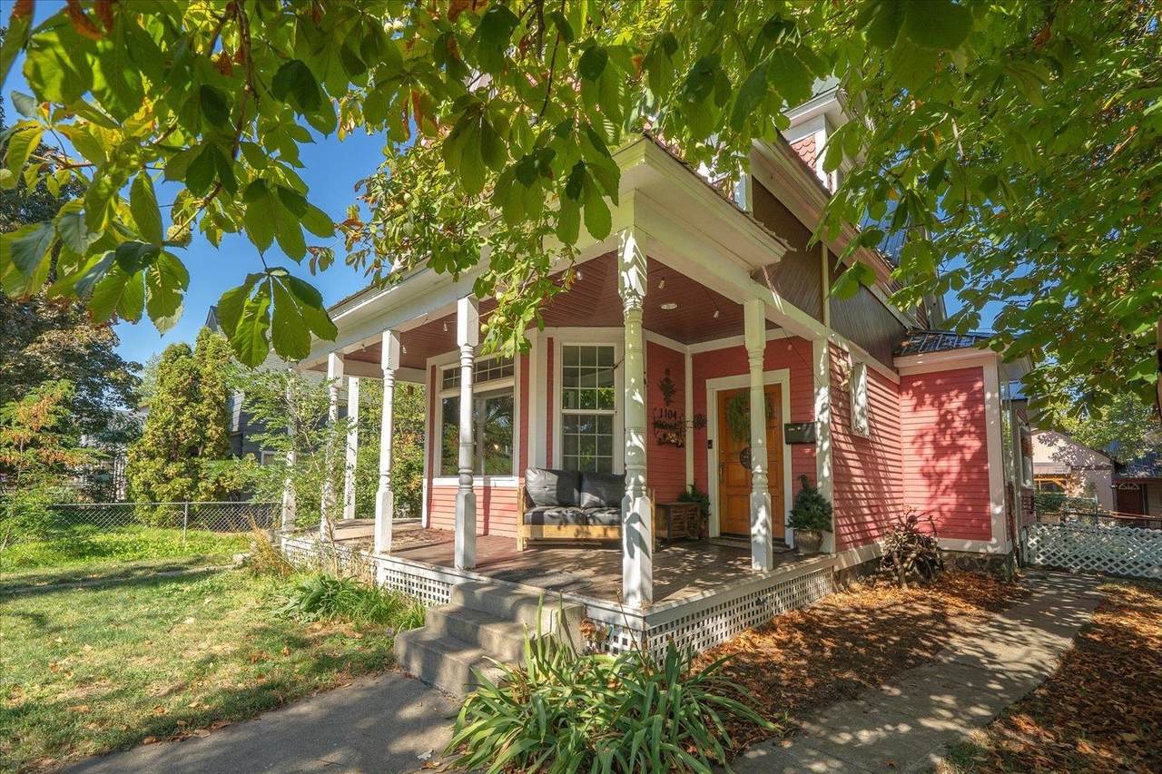 1104 Maxwell Ave - Photo 1