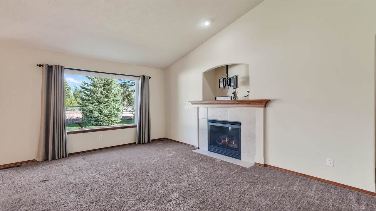 https://bt-photos.global.ssl.fastly.net/sarmls/1280_boomver_1_202614311-1.jpg