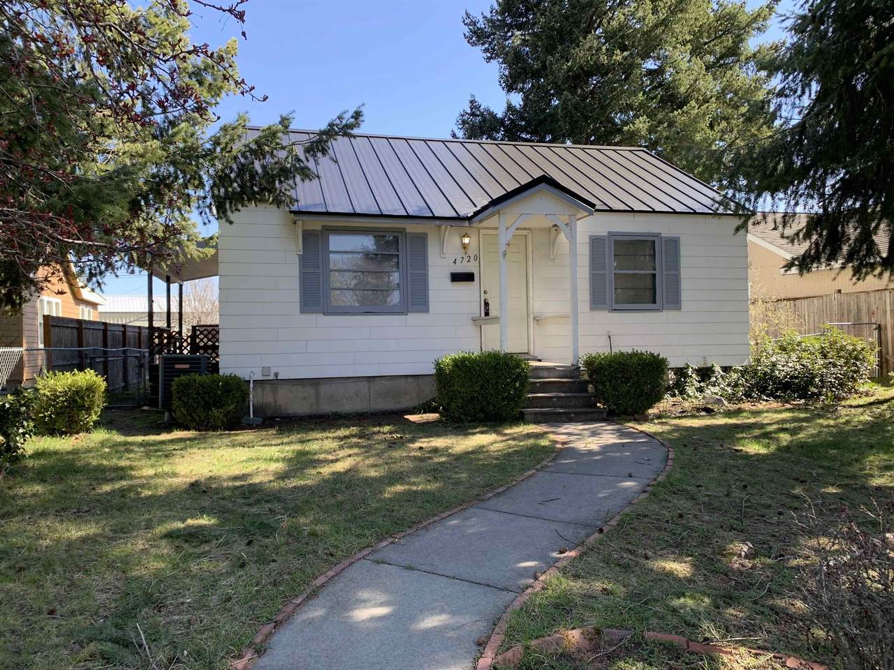 4720 Lincoln St - Photo 1