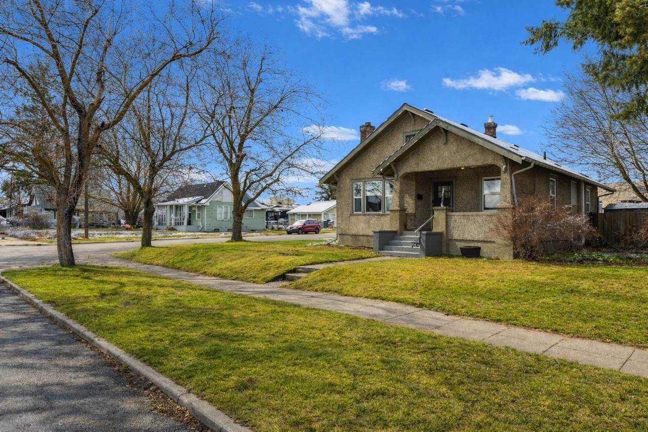 1042 Providence Ave - Photo 1