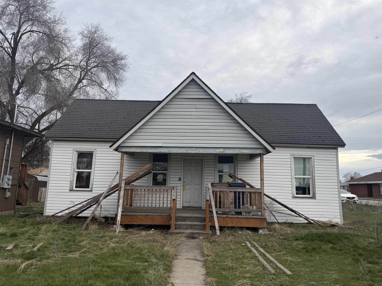 1002 Princeton Ave - Photo 1