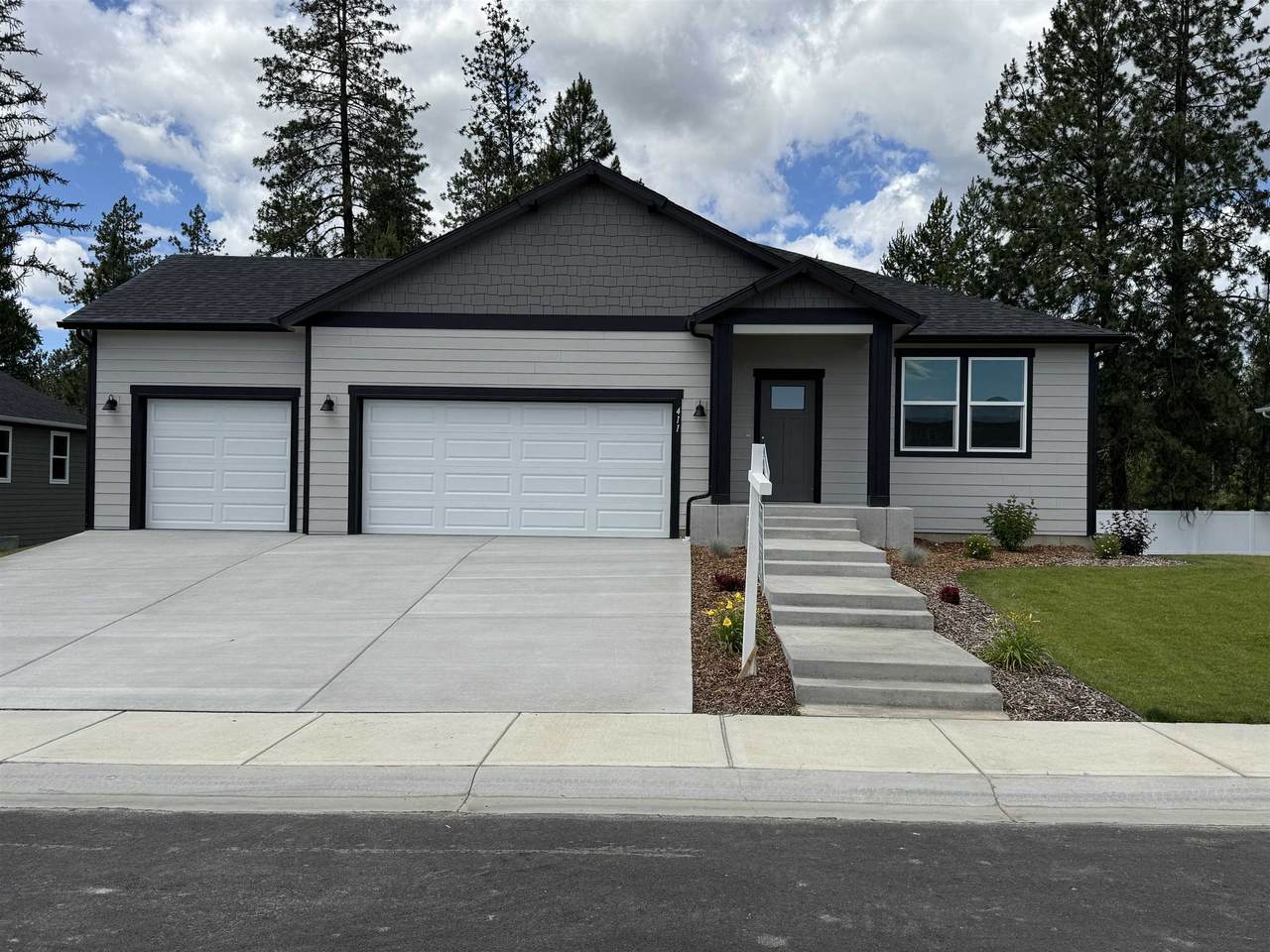 411 Arcadia Ave - Photo 1