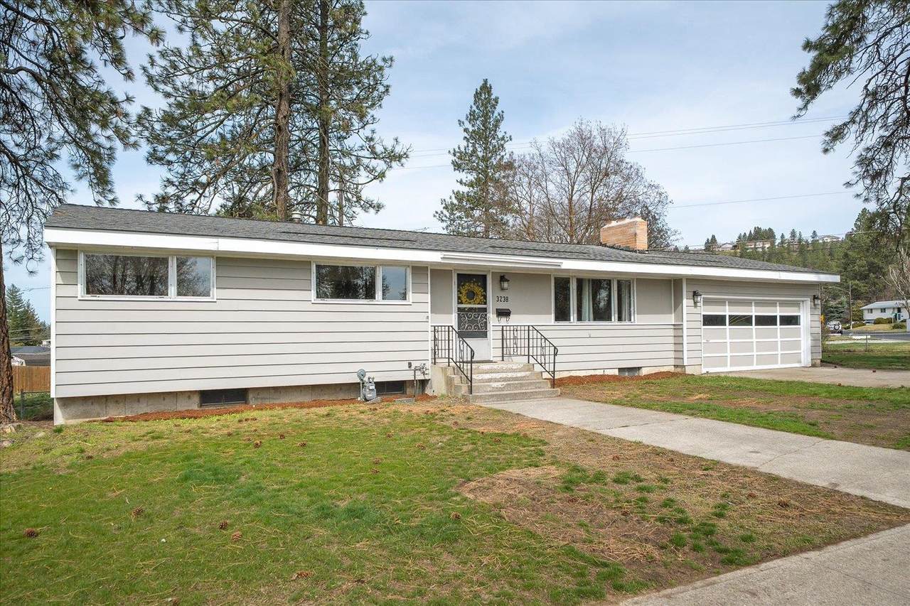 3238 Holyoke Ave - Photo 1