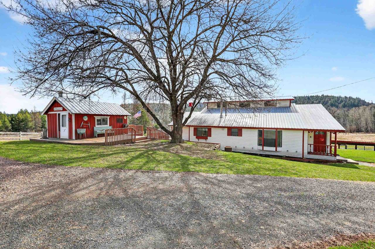 131 Country Ln - Photo 1
