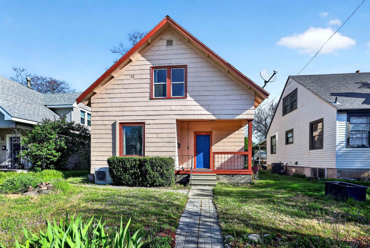 2202 College Ave - Photo 1