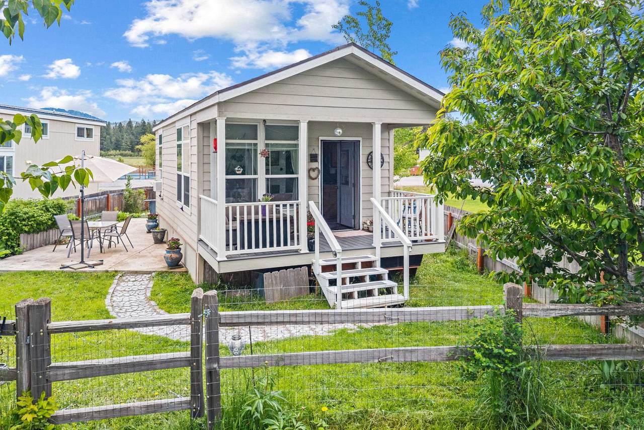 287 Guinevere Dr - Photo 1
