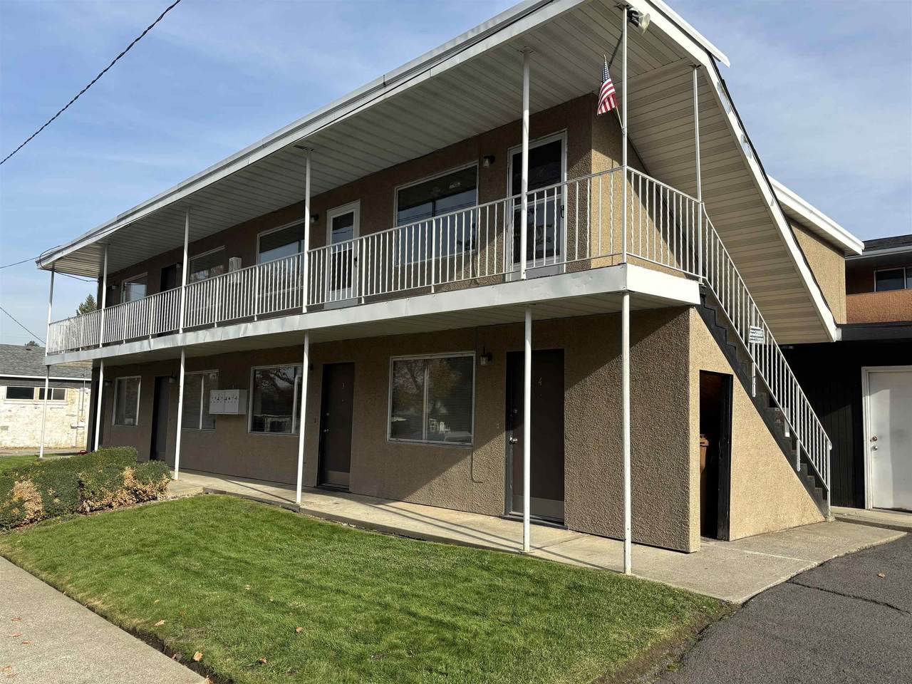 2626 Hemlock St - Photo 1