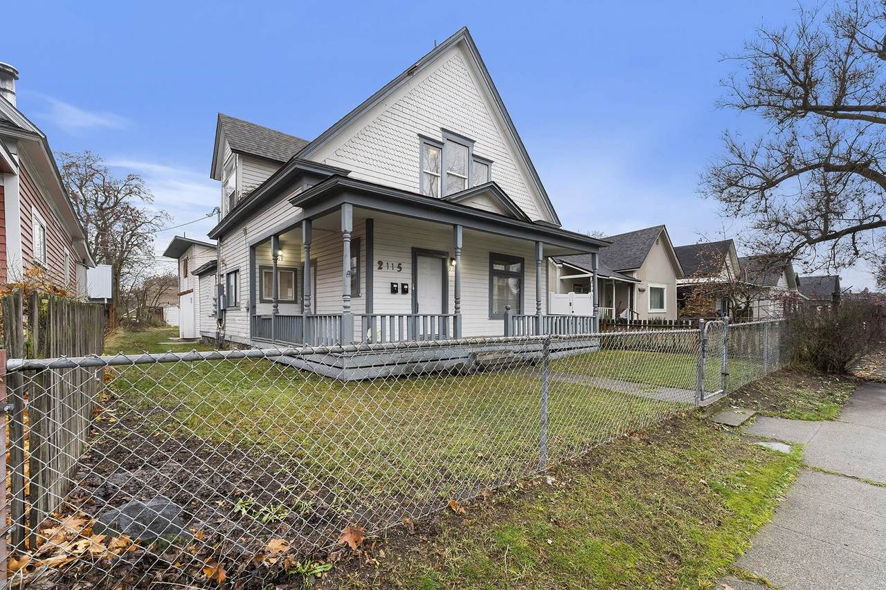 2115 Dean Ave - Photo 1