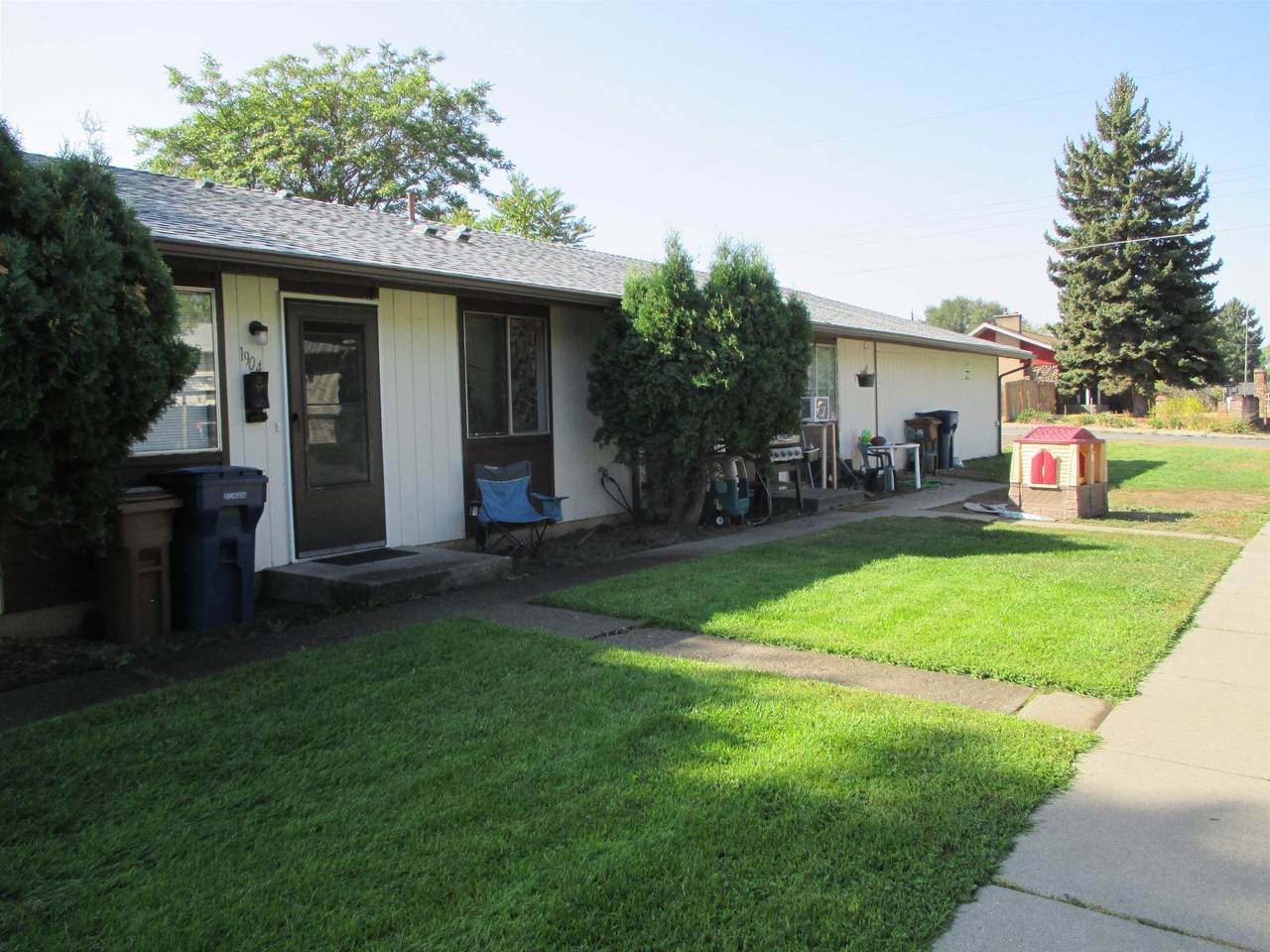 1902 Everett Ave - Photo 1
