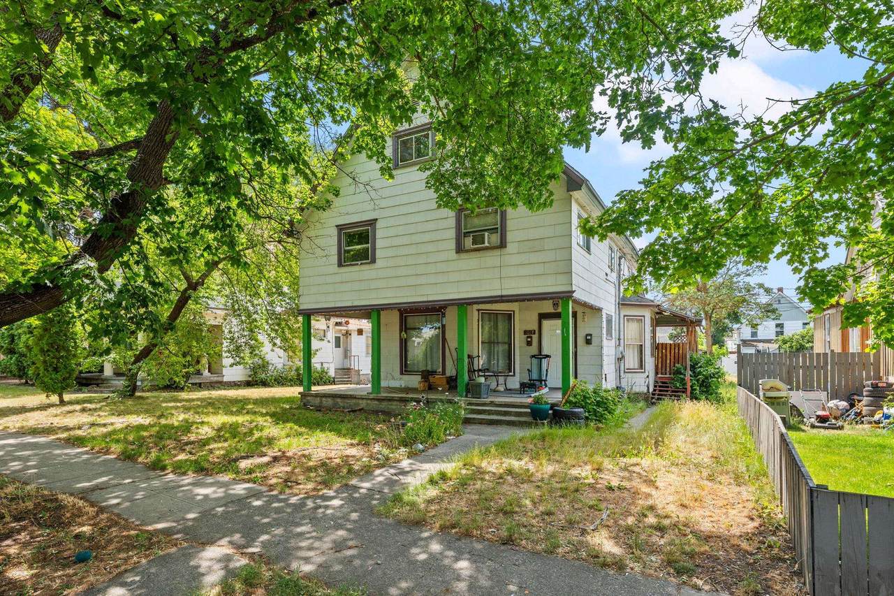 1017 Augusta Ave - Photo 1