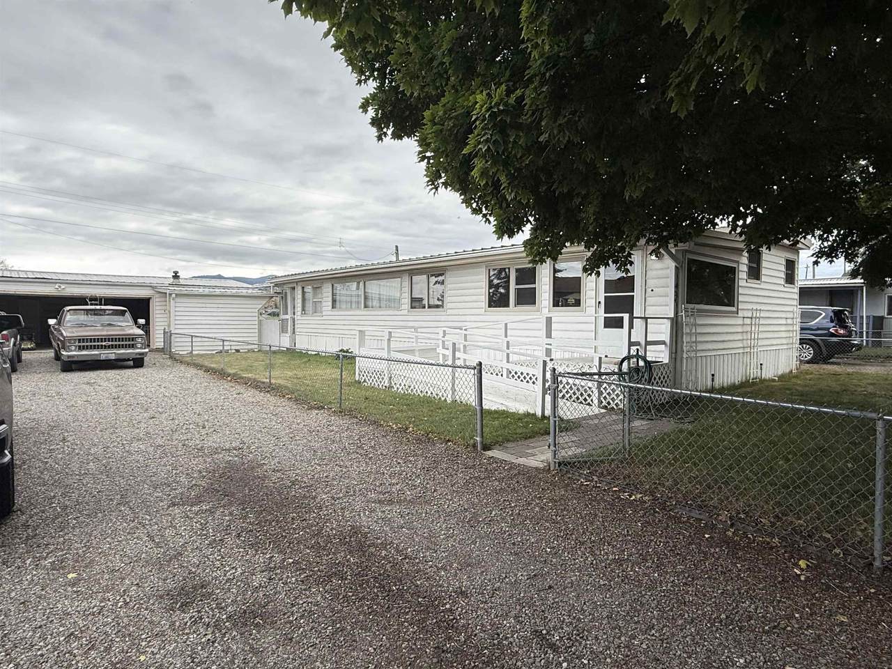 424 Hodges Rd - Photo 1