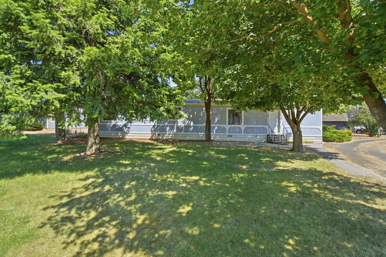 209 Clark Ave - Photo 1