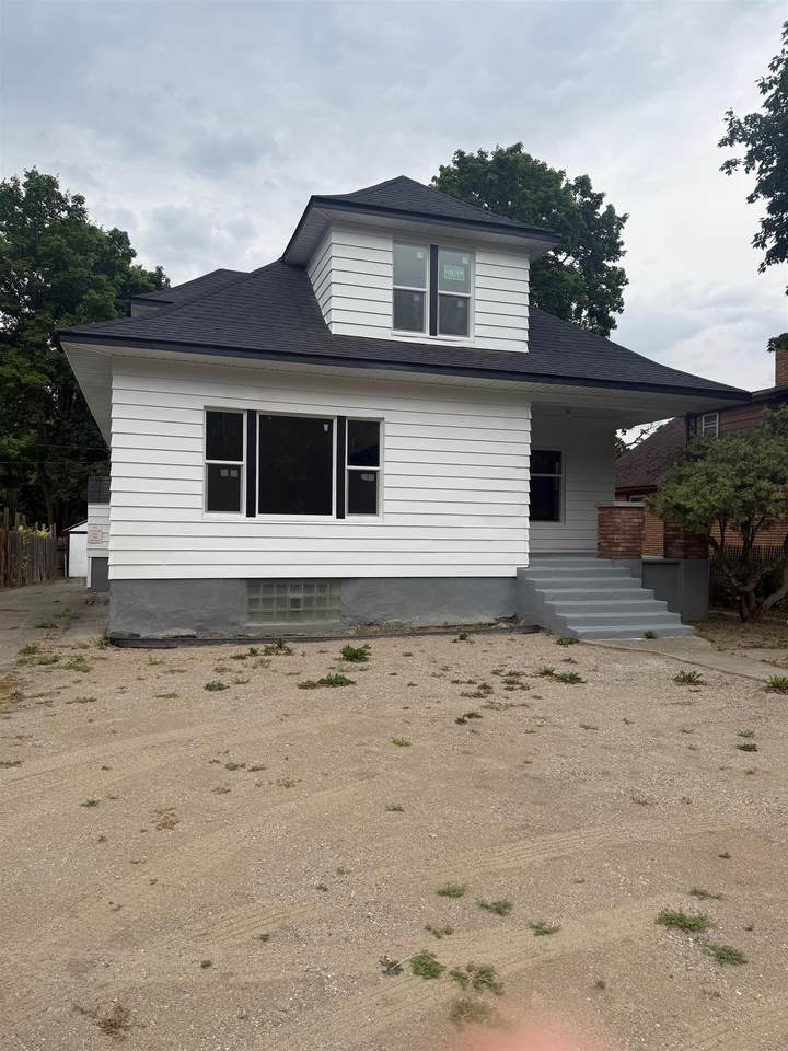 3415 Grand Blvd - Photo 1