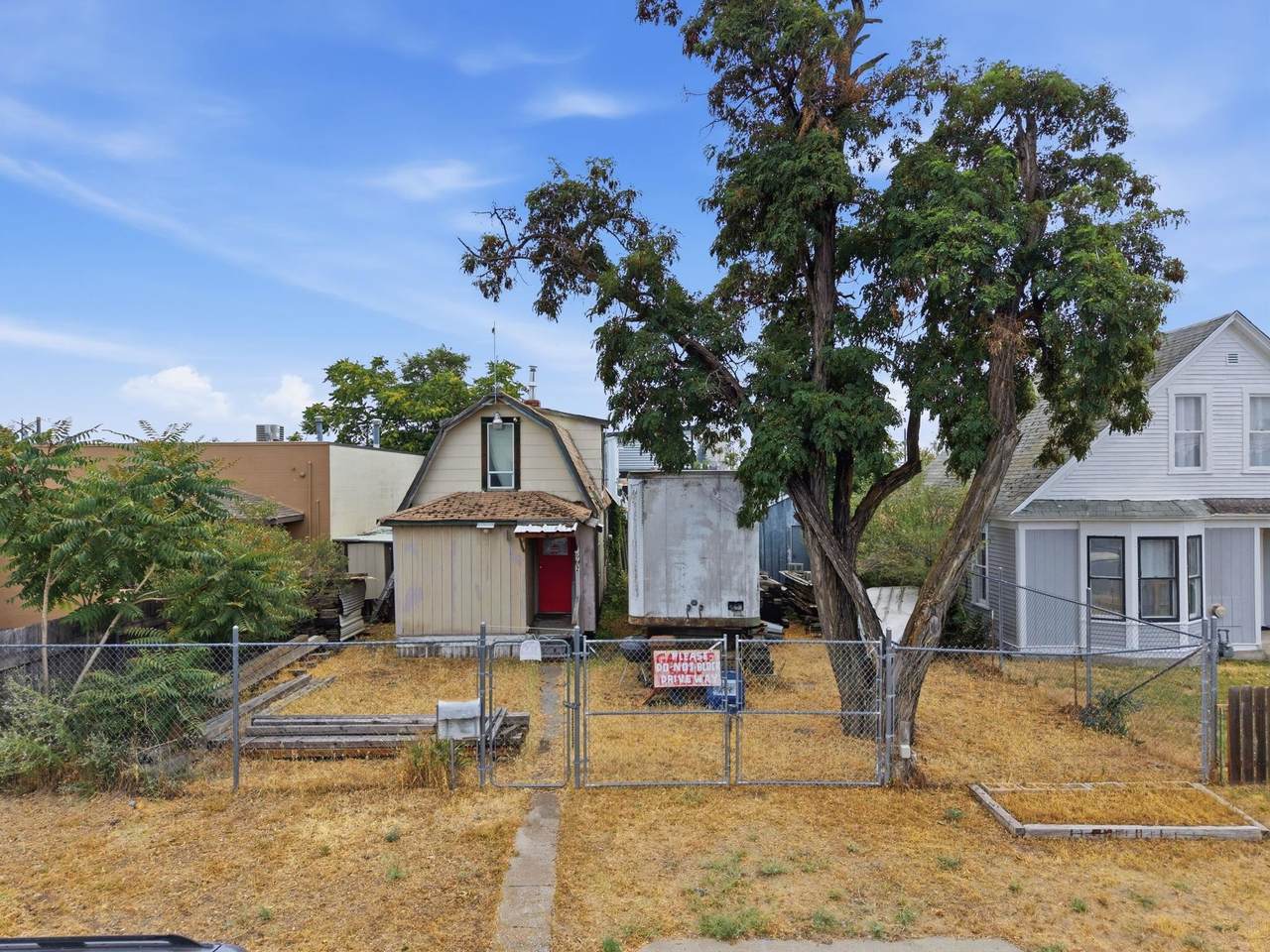 712 Hogan St - Photo 1
