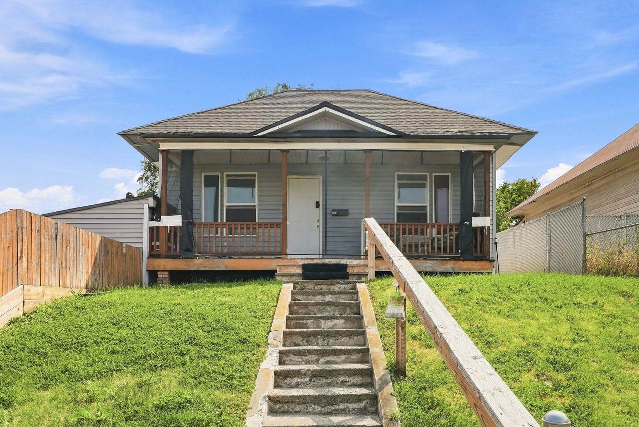603-601, 601.5 Augusta Ave - Photo 1