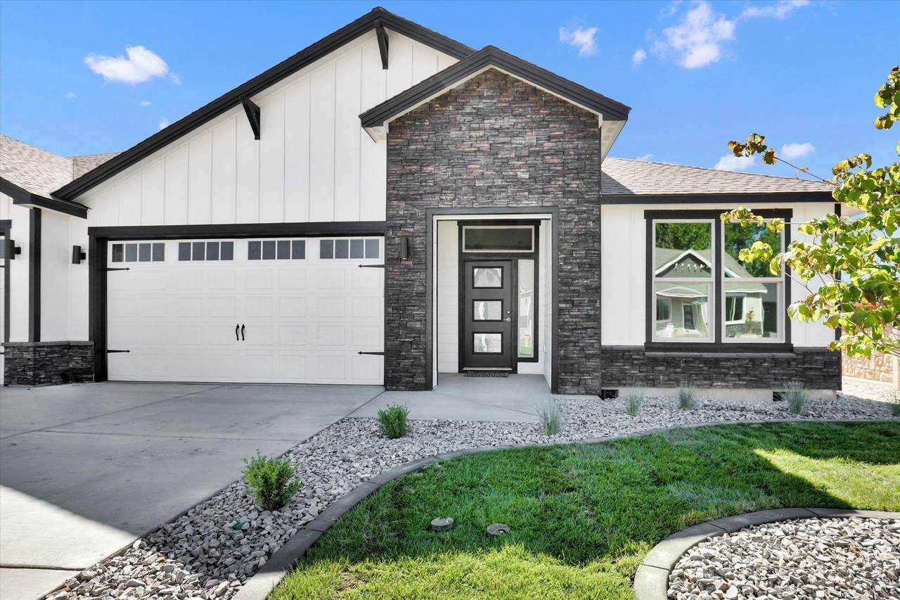 1109 - 30-30 Country Club Dr - Photo 1