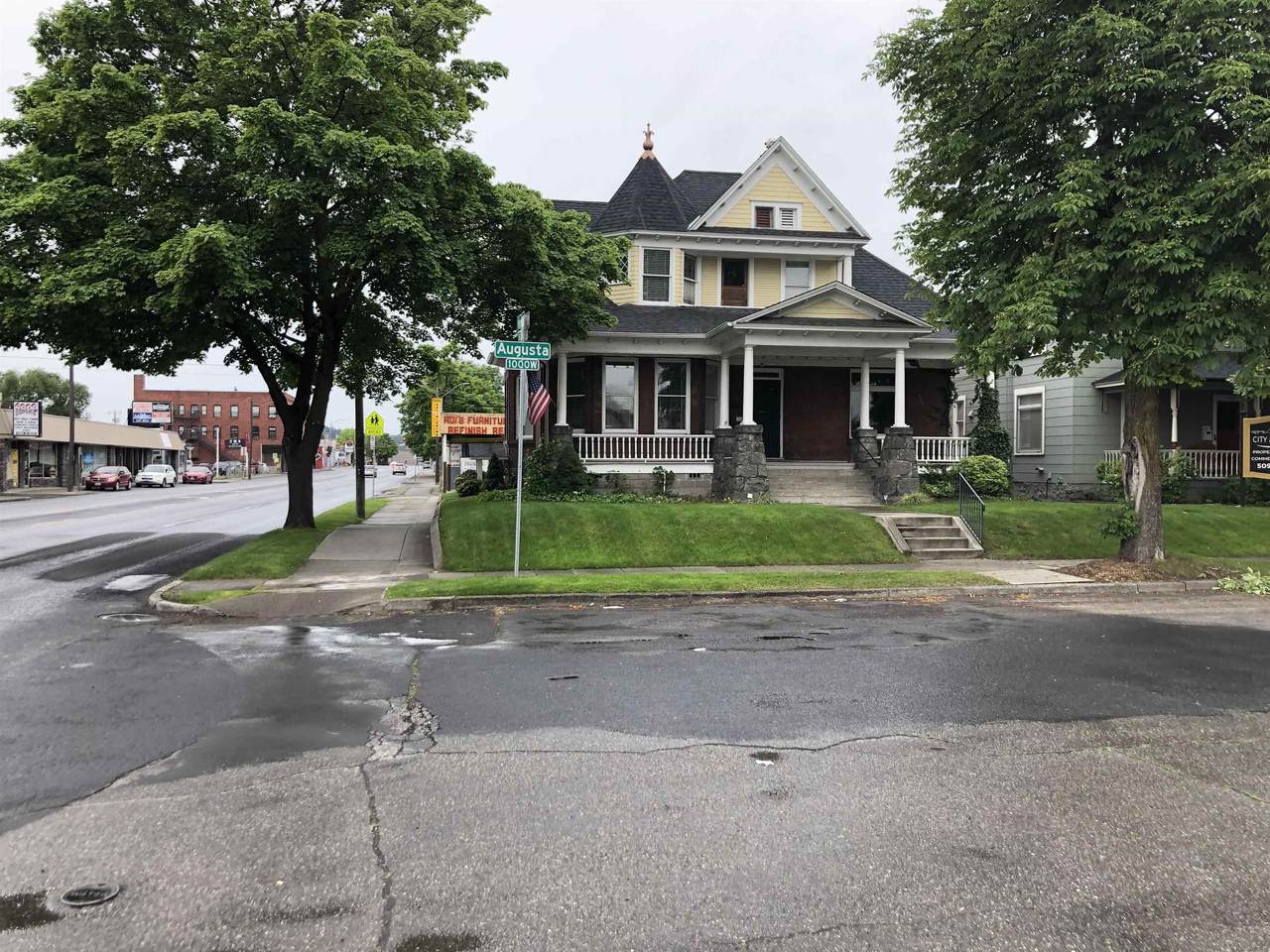 1001 Augusta Ave - Photo 1
