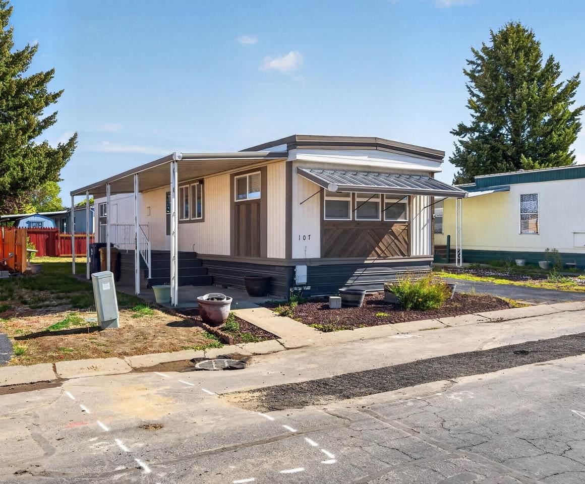 1211-# 107 Lyons Ave - Photo 1