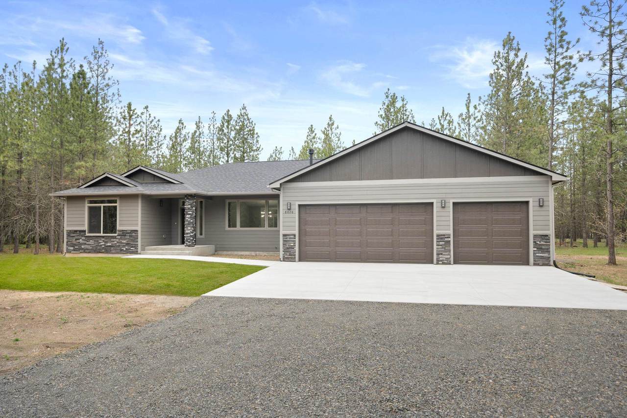 8026 White Rd - Photo 1